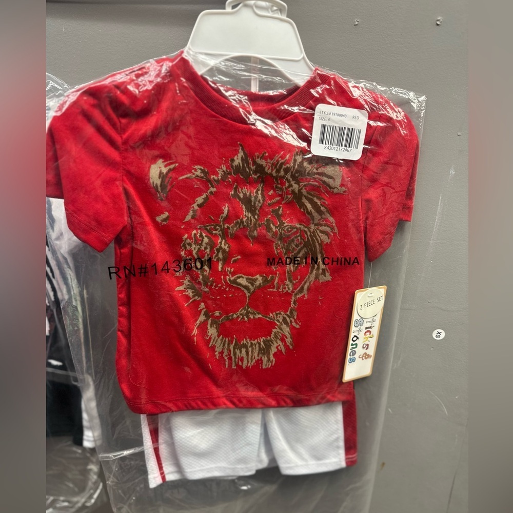 Red Lion Graphic T-Shirt 2 Sets size 4T